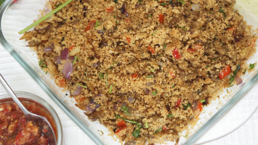 Fried spelt couscous with oyster mushrooms and hot sauce 2